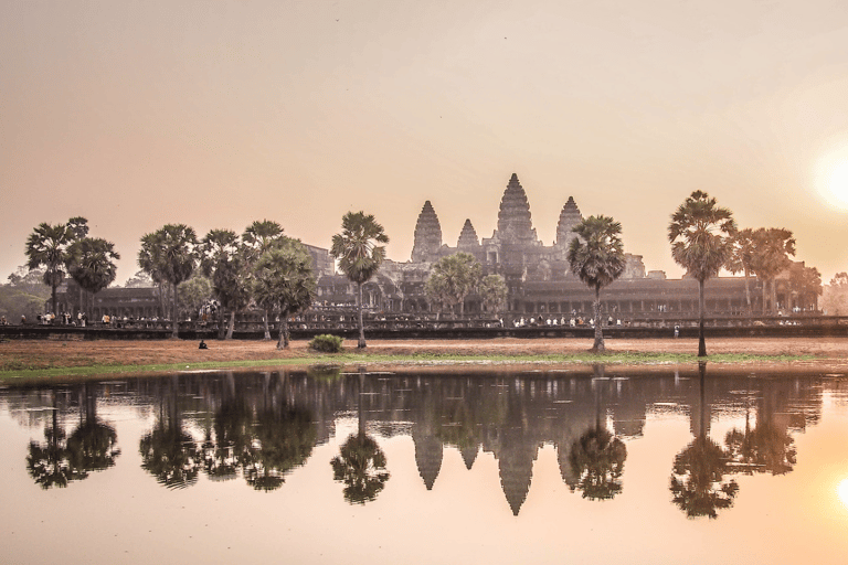 Amanecer en Angkor privado, desayuno con guía y tuktuk incluidosAmanecer privado en Angkor Wat, desayuno incluido, en Tuktuk