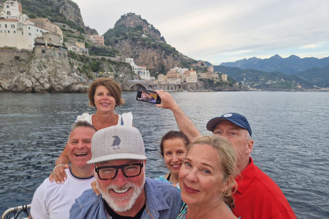 جولة بالقارب الفاخر على ساحل أمالفي من سورينتو