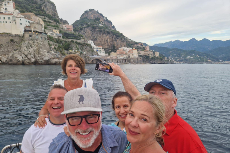 جولة بالقارب الفاخر على ساحل أمالفي من سورينتو