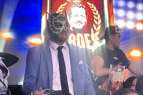 Mexico City:AAA x WWE Lucha Libre Tour with Guide and Ticket Mexico City: Lucha Libre Match with Ice Cream & Guide