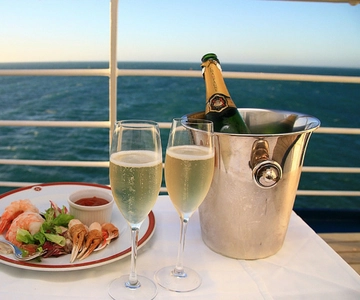 Sydney Harbour: 3-Hour Lunch Cruise with Live Music
