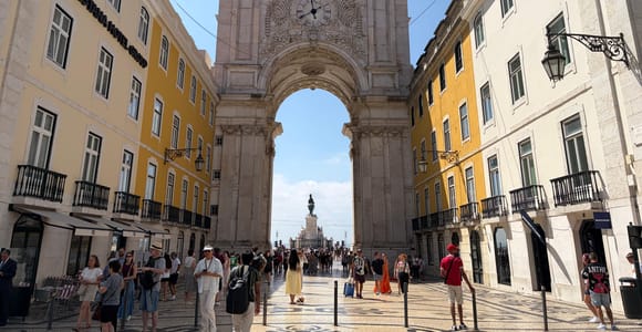 Lisbon: Guided City Walk, Ferry to Cacilhas & Local Lunch