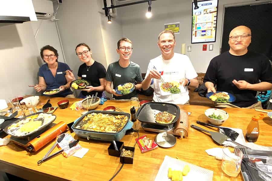 Shinjuku Tokio: Authentische japanische Hausmannskost im Kochkurs. Foto: GetYourGuide