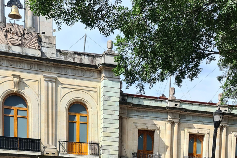 Oaxaca City: Walking tour with local product tasting