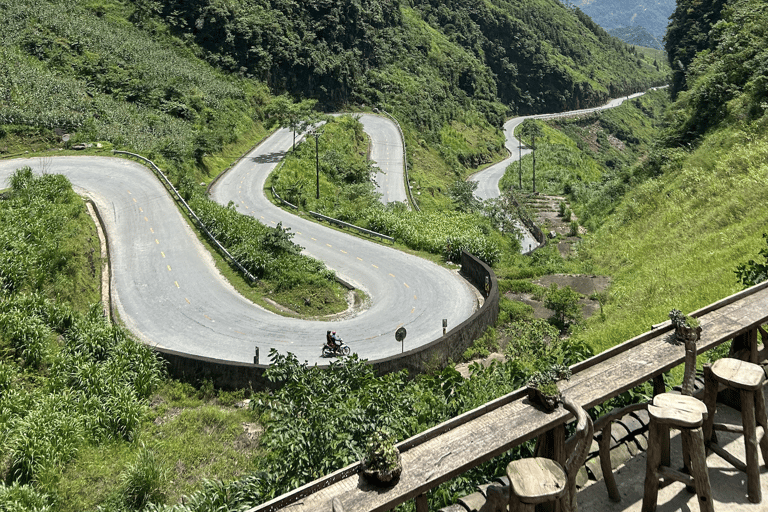 Tour di 4 giorni dell&#039;anello di Ha Giang con notte extra e pick-upTour in CABINA INDIVIDUALE DORME