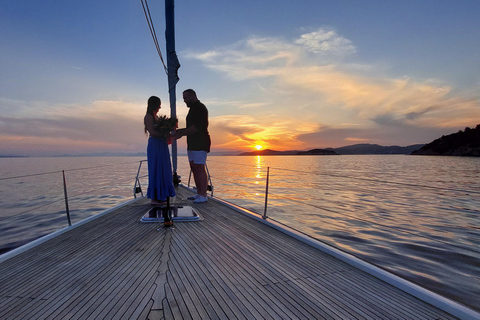 Skiathos: Passeio de barco de dia inteiro com almoçoExcursão particular