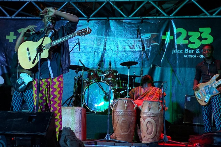 Vive la vida nocturna de Accra Música Bebidas Fiesta de baile y ambiente