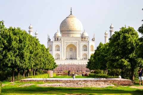Agra: Taj Mahal Express Entry Ticket with guide Agra: High Value Taj Mahal Express Entry Ticket with guide