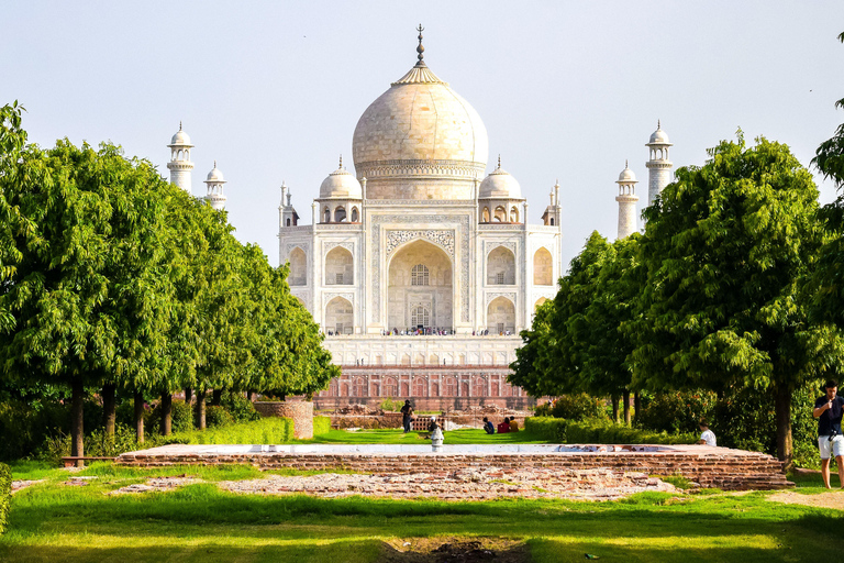 Agra: Taj Mahal Express Entry Ticket with guide Only Guide Service in Agra