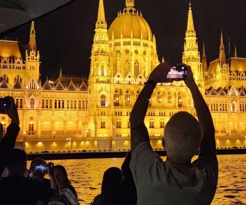 Budapest: Yö- tai päiväristeily risteilyllä