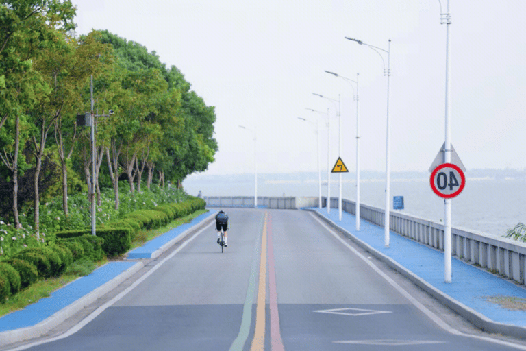 Shanghai: Dianshan Lake and Yuandang Rainbow Bridge Tour