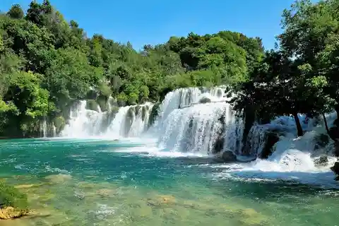 De Split: Visita guiada às cascatas de Krka com passeio de barco
