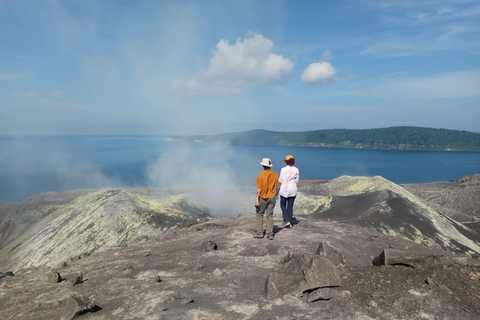 Von Jakarta aus: Tagestour zum Vulkan Krakatoa mit Schnorcheln