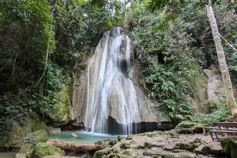 Luang Prabang à Nong Khiaw : Croisière fluviale, randonnée et chute d'eau