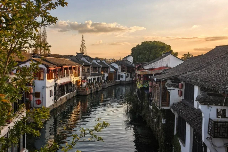 Shanghai: ZhuJiaJiao Water Town Private Tour with Shopping Shanghai: ZhuJiaJiao Water Town Private Tour with Pickup