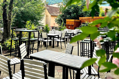 Brașov: Fortress Walls Picnic with Sparkling Wine & Coffee