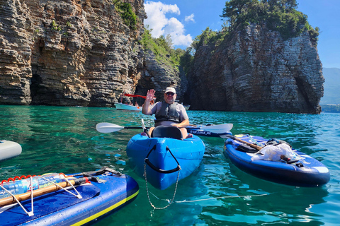 Budva : 3 heures de paddle board ou de kayak pour visiter les grottes côtièresBudva : balade de 3 h en kayak vers les grottes côtières