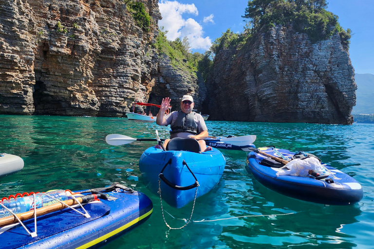 Budva : 3 heures de paddle board ou de kayak pour visiter les grottes côtièresBudva : balade de 3 h en kayak vers les grottes côtières