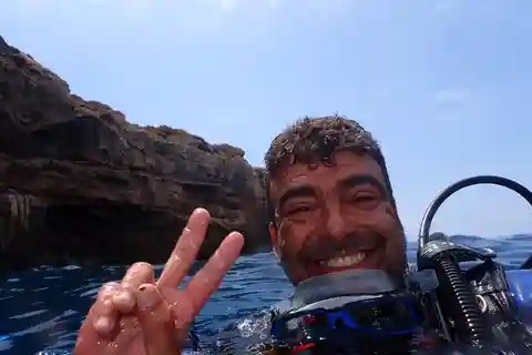 Snorkeling guided tours for tha all family!