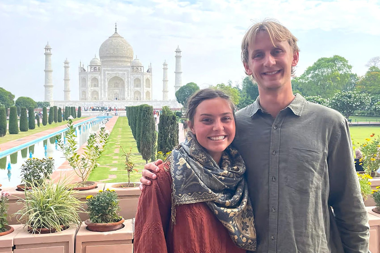 Desde Delhi: excursión de 1 día en tren al Taj Mahal y AgraTren de segunda clase (tour todo incluido)