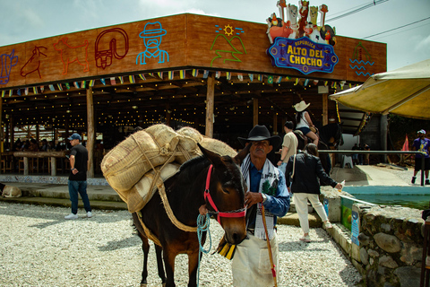 Guatapé Tour: Alto del Chocho Farm & Piedra del Peñol