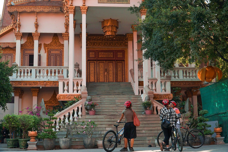Phnom Penh: Bikes and Bites Cycling Tour