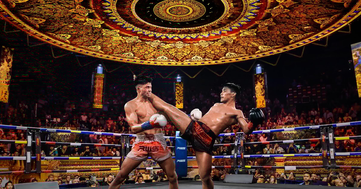 バンコク：ラジャダムネルンスタジアムでのムエタイボクシングの