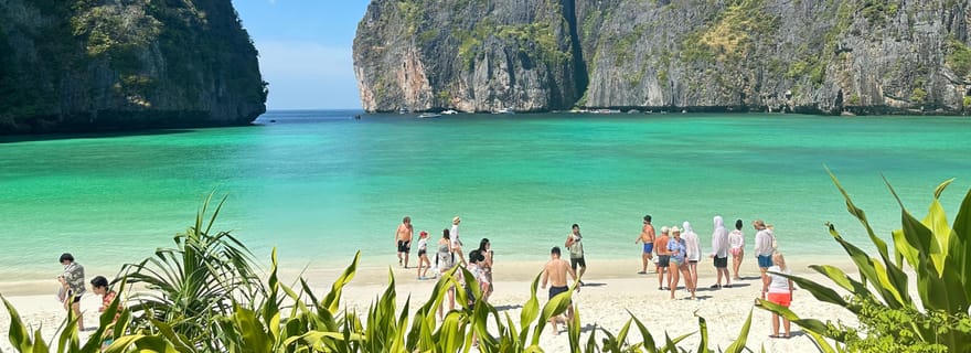 Phuket : Excursion en hors-bord aux îles Phi Phi avec déjeuner