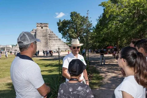 Cancun: Cultural Mayan tour to Chichen Itza and 2 cenotes