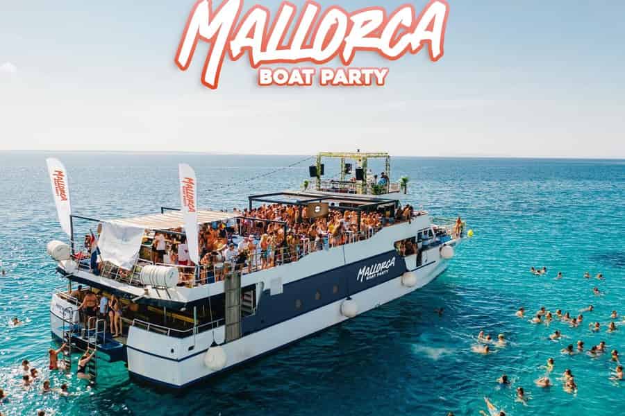 Mallorca: Bootsparty mit Live-DJs, Mittagessen und Nachtclub-Eintritt. Foto: GetYourGuide