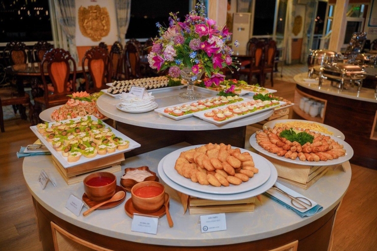 Saigon River Dinner Cruise: Ein Festmahl mit Aussicht