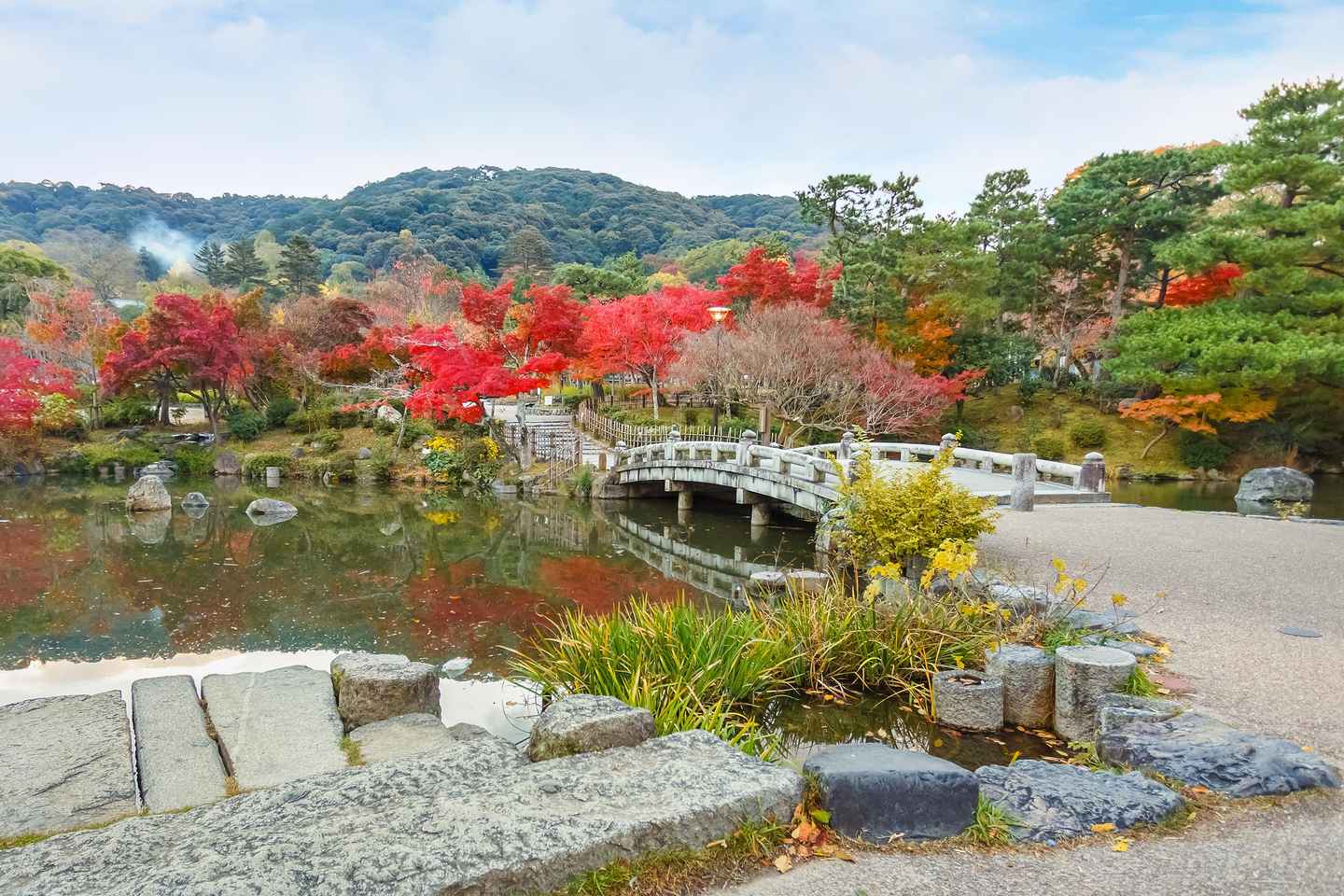 things to do at night in kyoto | visit yasaka shrine