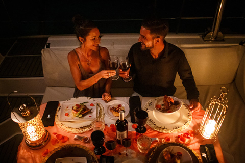 Dîner romantique tout compris à bord d'un luxueux yachtDîner romantique Catamaran 42' Lagoon