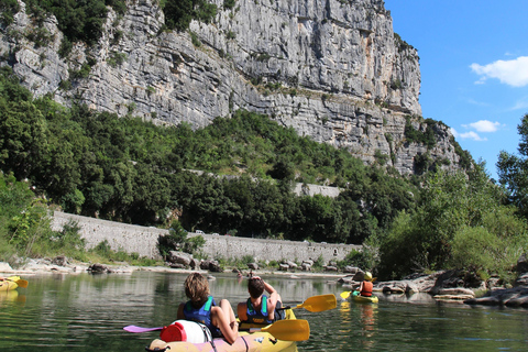 Agonès: 15-kilometer (9-mile) canoeing and kayaking trip down the Hérault 15-kilometer canoe/kayak descent on the Hérault – Rapids & untamed nature