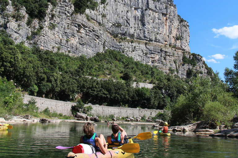 Agonès: 15-kilometer (9-mile) canoeing and kayaking trip down the Hérault 15-kilometer canoe/kayak descent on the Hérault – Rapids & untamed nature