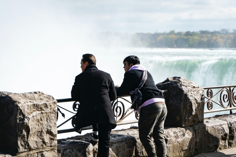 Toronto: Niagara Falls Day Trip with Boat Cruise Toronto: Niagara Falls Day Trip without Attraction