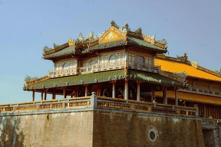 Tour Huế auf dem Rücken eines Motorrads