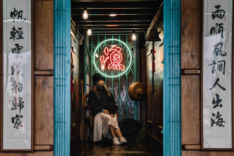 Hong Kong: Sampan Tour, Lamma Island, and Seafood Lunch