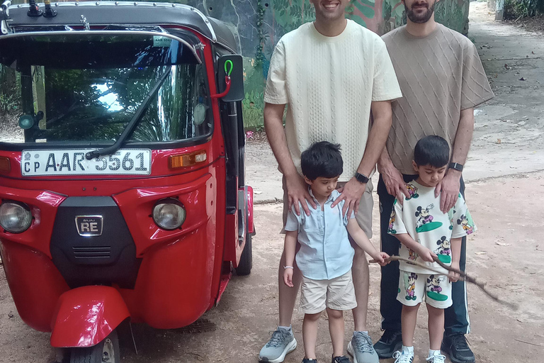 The Best Kandy Tuk-Tuk city Tour with a Professional Guide
