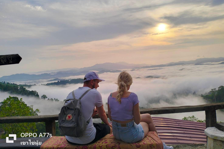 Khao Lak : Mer de brouillard sur une colline avec HomeStay One Night