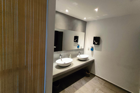 Santorini: Departure Day Spa Package Wine/Fruits/Pool Access 90-min Couples Massage in S. P. Presidential Suites Akrotiri