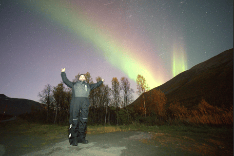 Tromsø: Northern Lights Tour with Photos & Snacks