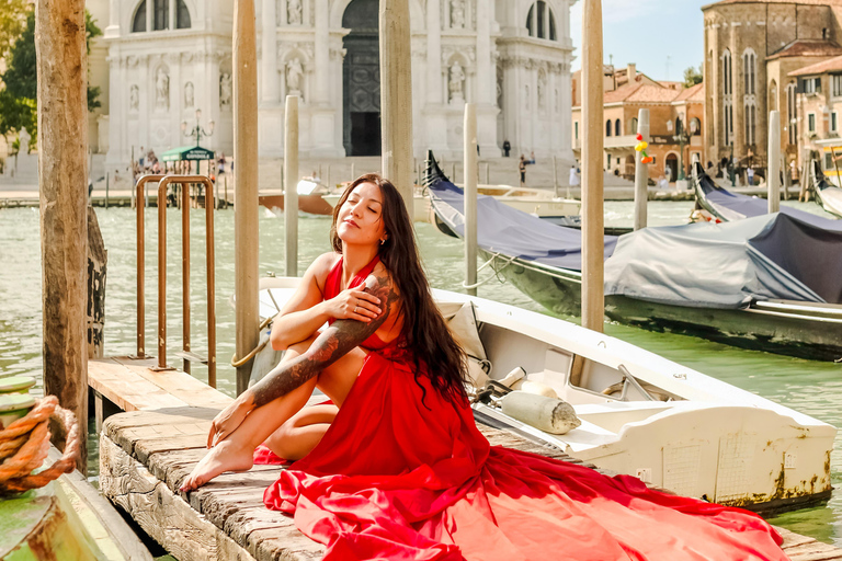 Venice: Flying Dress Photoshoot with video option Standard: 45 mins | 20 photos