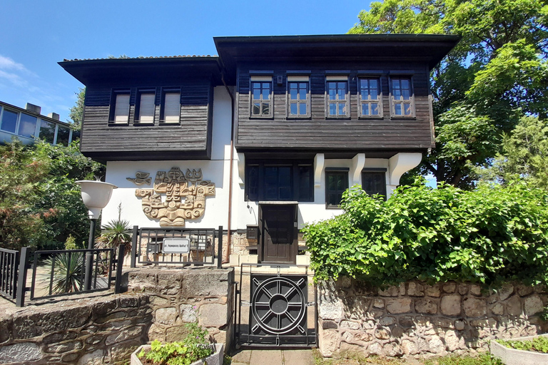 Echi di Varna: sapori, orme e raccontiEchi di Varna: sapori, passi e racconti