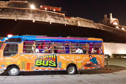 Cartagena: 2h Night party on wheels, entertainer and stops for photos