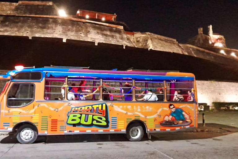 Cartagena: 2h Night party on wheels, entertainer and stops for photos