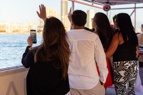 Miami: Millionaire's Row Cruise with Bay Swim Stop