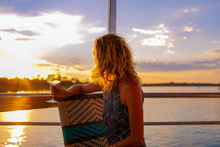 Riversong Zonsondergang Luxe Zambezi CruiseLuxe optie bij zonsondergang