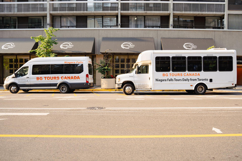 From Toronto: Niagara Falls Guided Day Tour with Boat Cruise