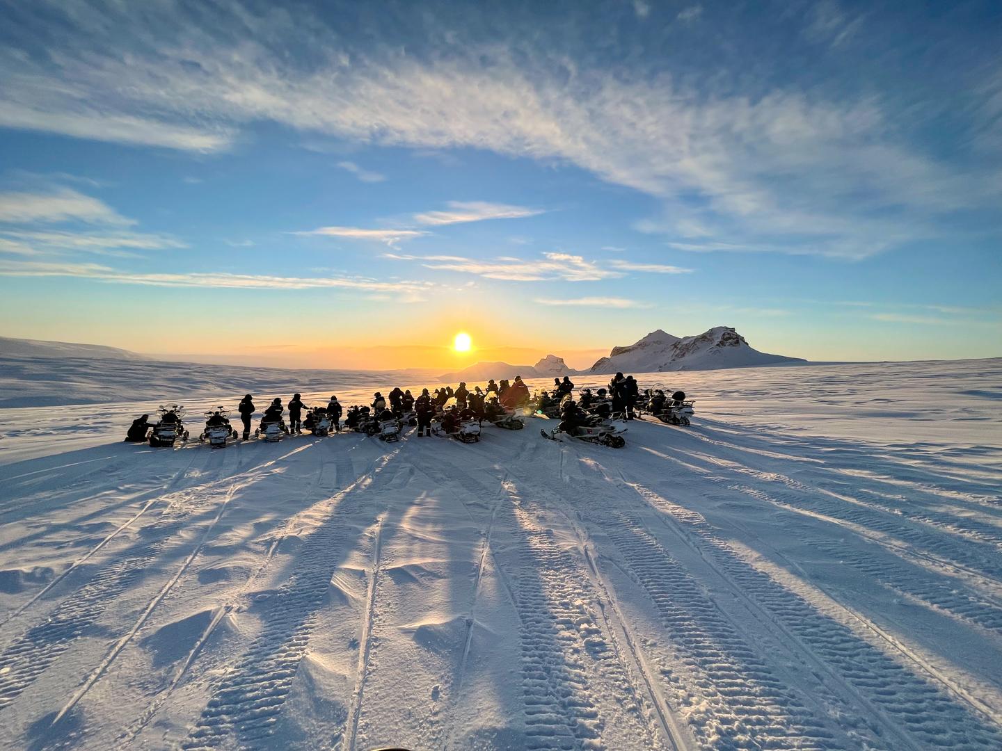 Reykjavík: Gletscher-Schneemobil und heiße Quellen mit Abholung